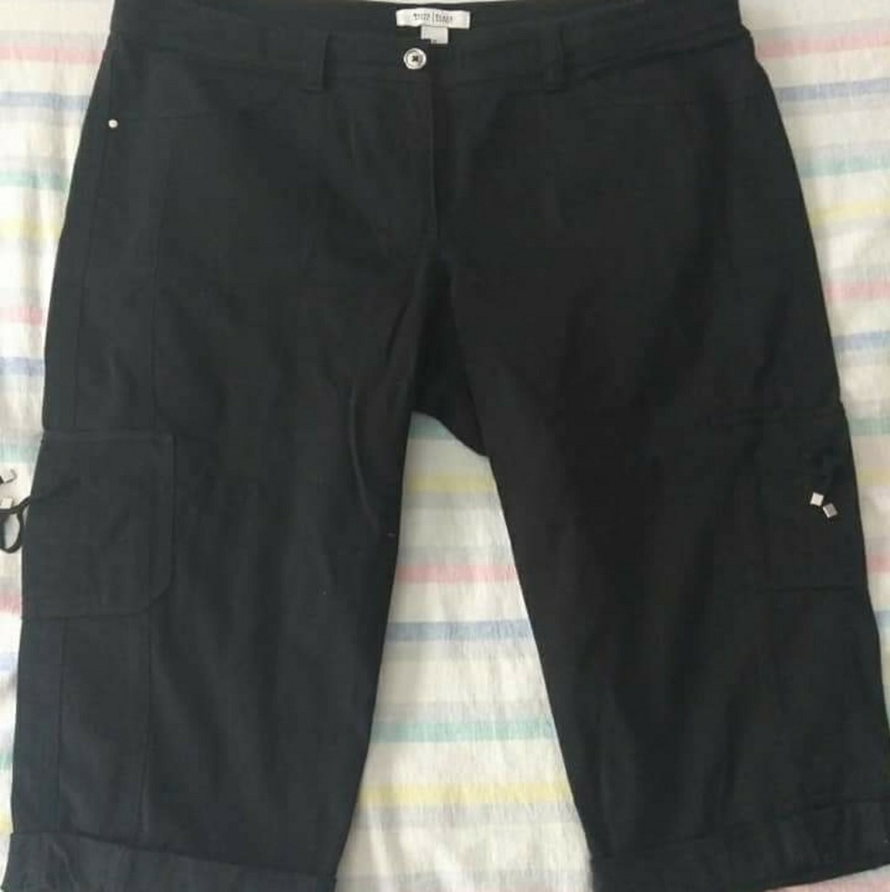 Whit House Black Market Capri